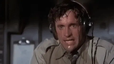 Un piloto sudando a chorros en la cabina